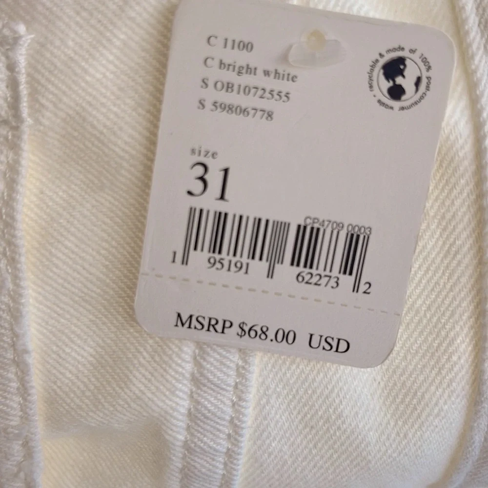 NEW FREE PEOPLE - Mid Rise distressed denim white shorts Makai size 27 and 31